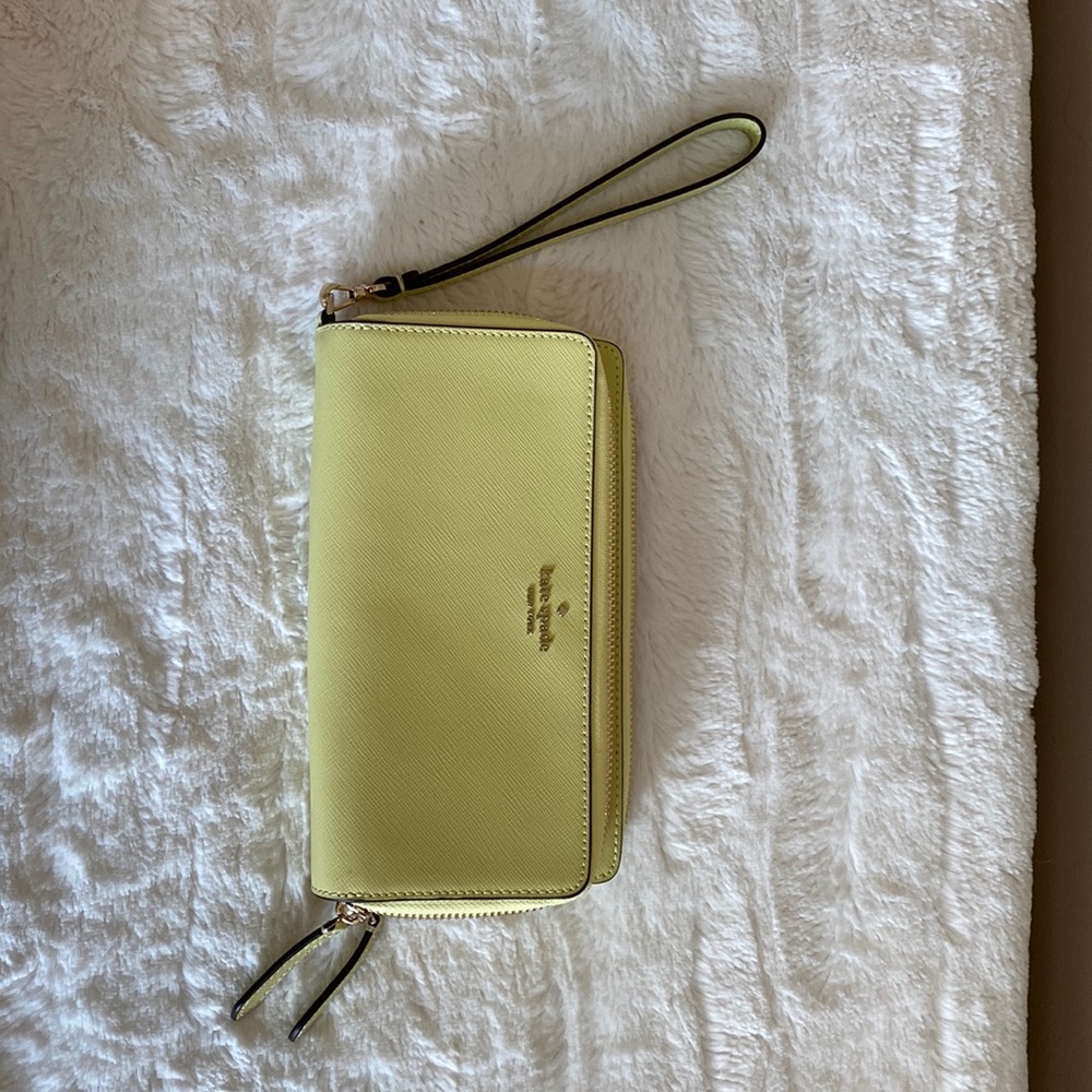 Kate Spade large carry all wristlet clutch wallet in frosty lime. Brand new.